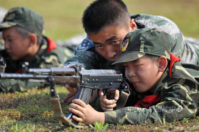 银鹰少年军校00后娃娃兵军事训练掠影--中国